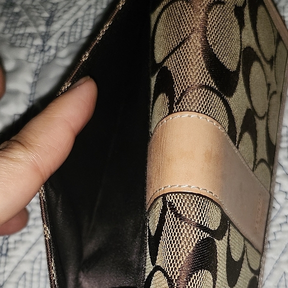Coach Signature Canvas Wallet - Picture 9 of 9